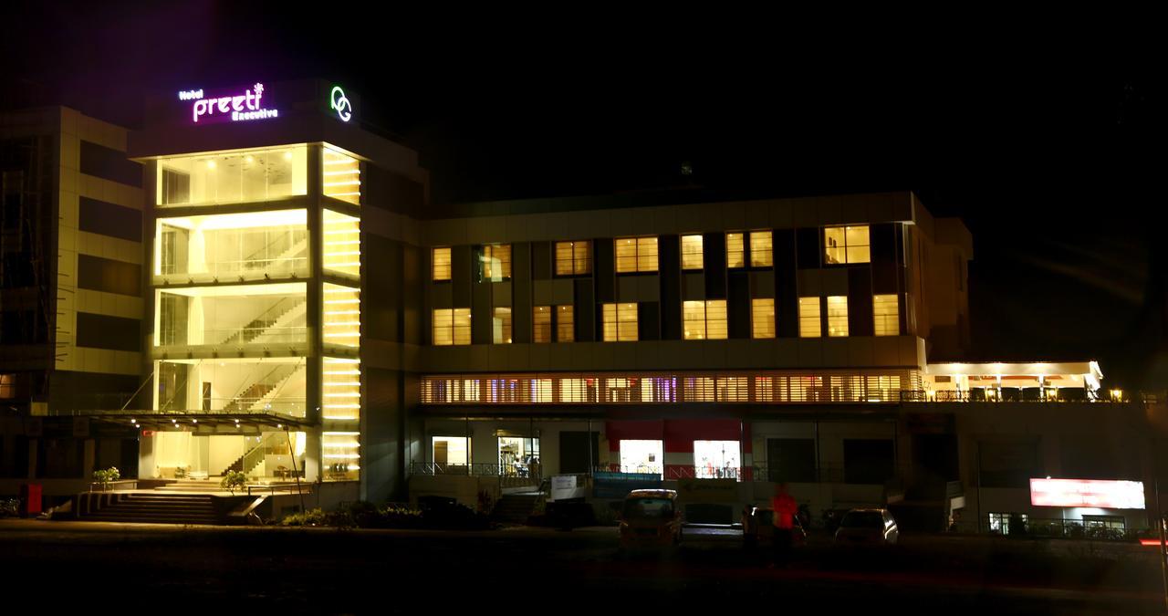 סטרה Hotel Preeti Executive מראה חיצוני תמונה