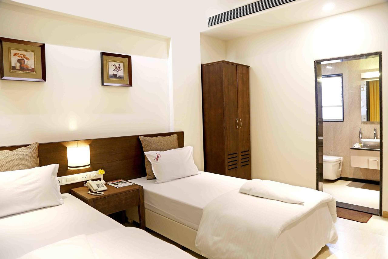 סטרה Hotel Preeti Executive מראה חיצוני תמונה