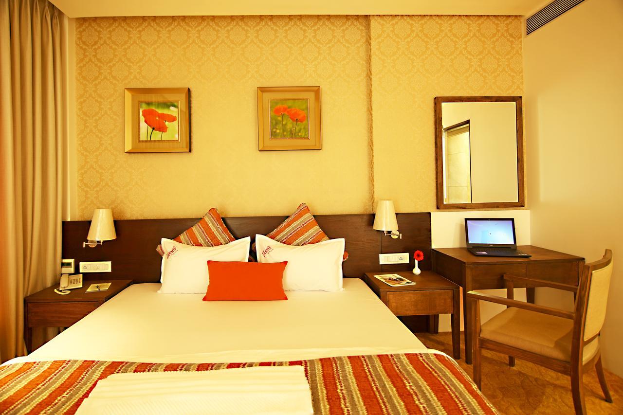 סטרה Hotel Preeti Executive מראה חיצוני תמונה